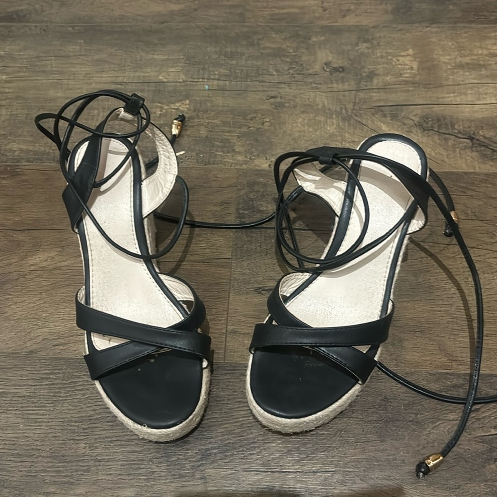 Black leg tie wedges